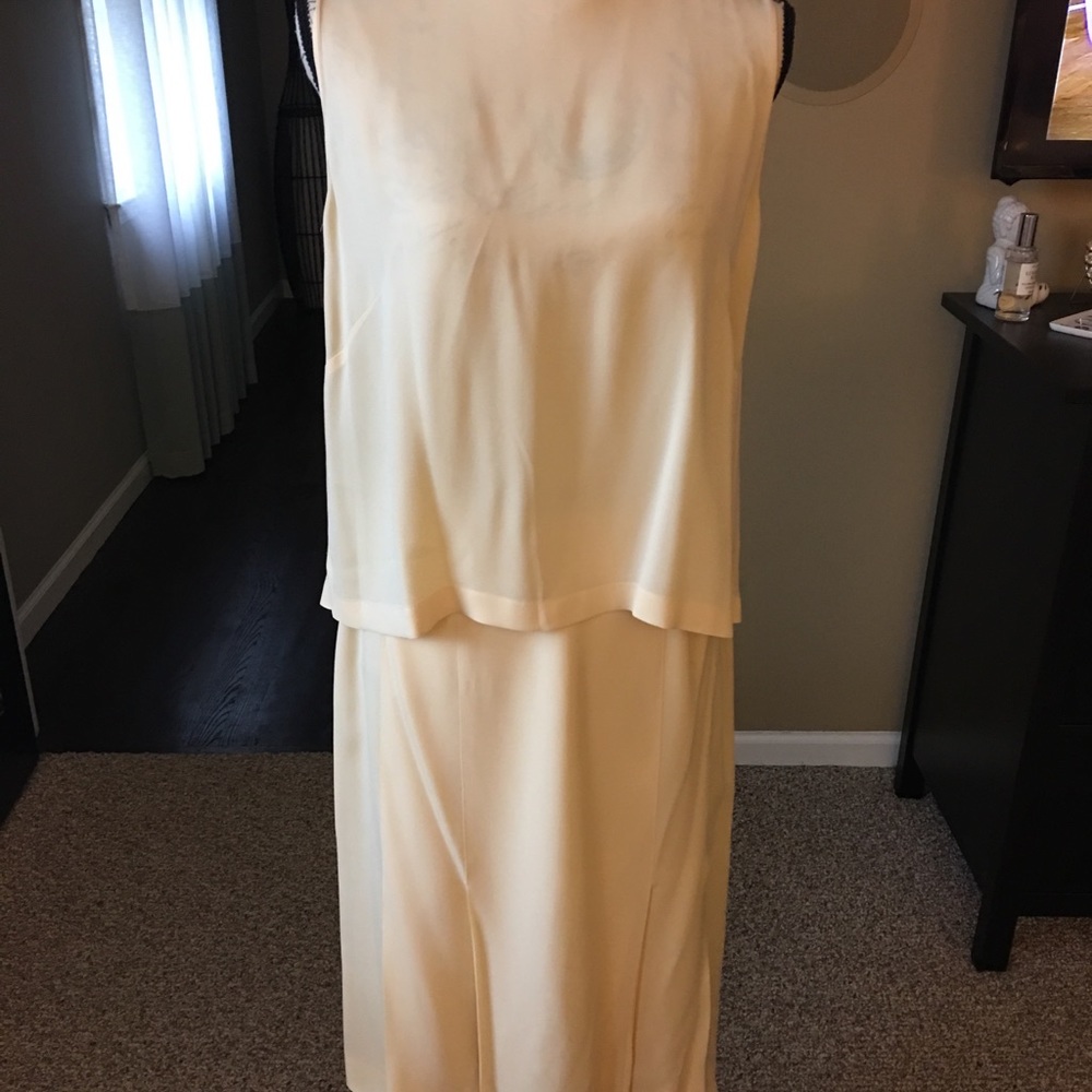 💯Authentic -Chanel 2 pieces blouse / skirt size 6
